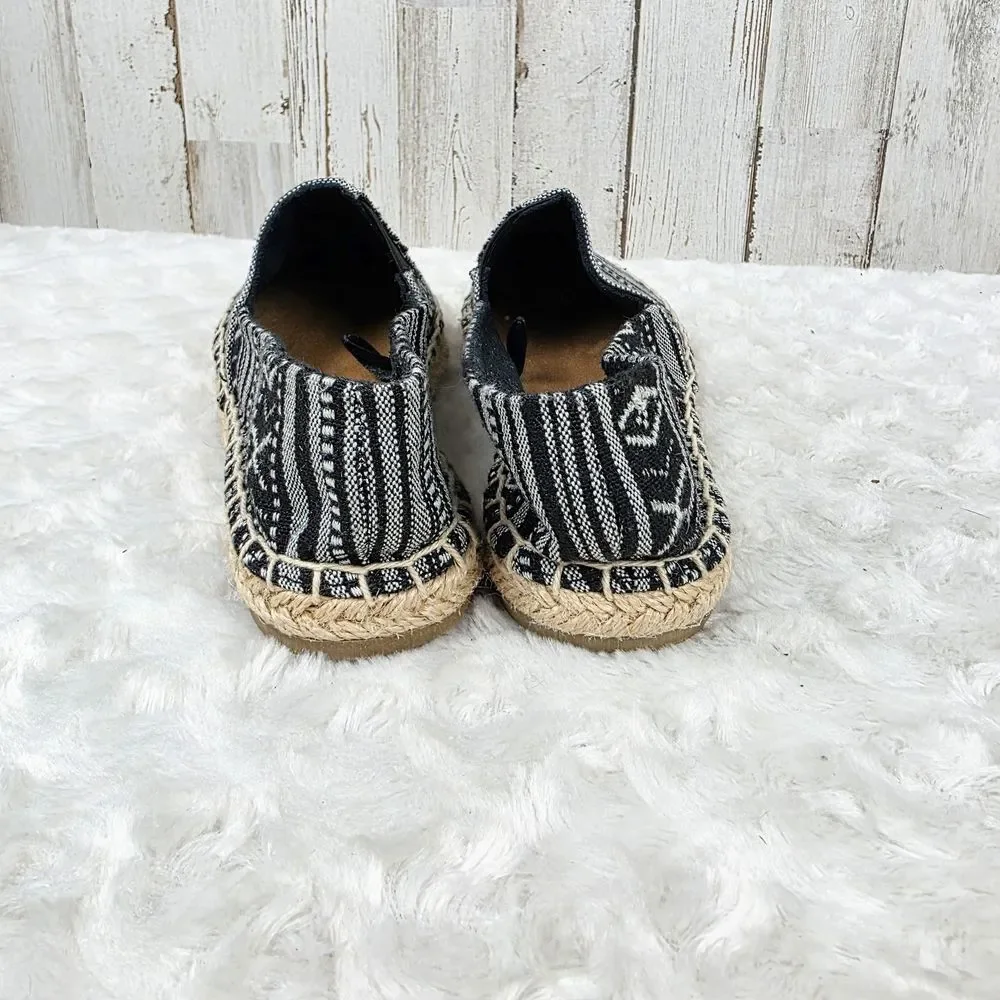 Minnetonka Black and Cream Espadrilles Size 5